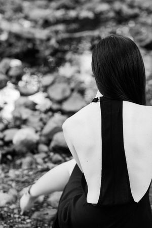 Image of back of woman’s back and shoulders outside