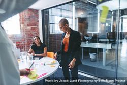 Creative businesswomen sharing their ideas in a modern office 0g8e35