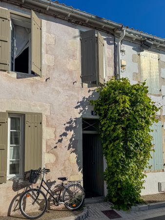 Rue de l'Océan, ile de Ré, France