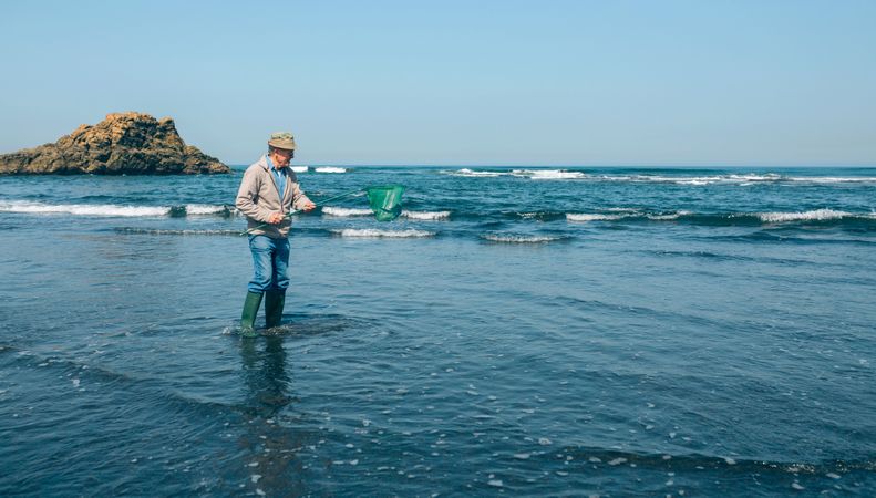 Volunteer taking garbage out of the sea
