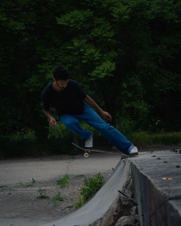 Man skating in an underground mini rump