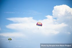 Two people parachuting in the air 4Z7Gyb