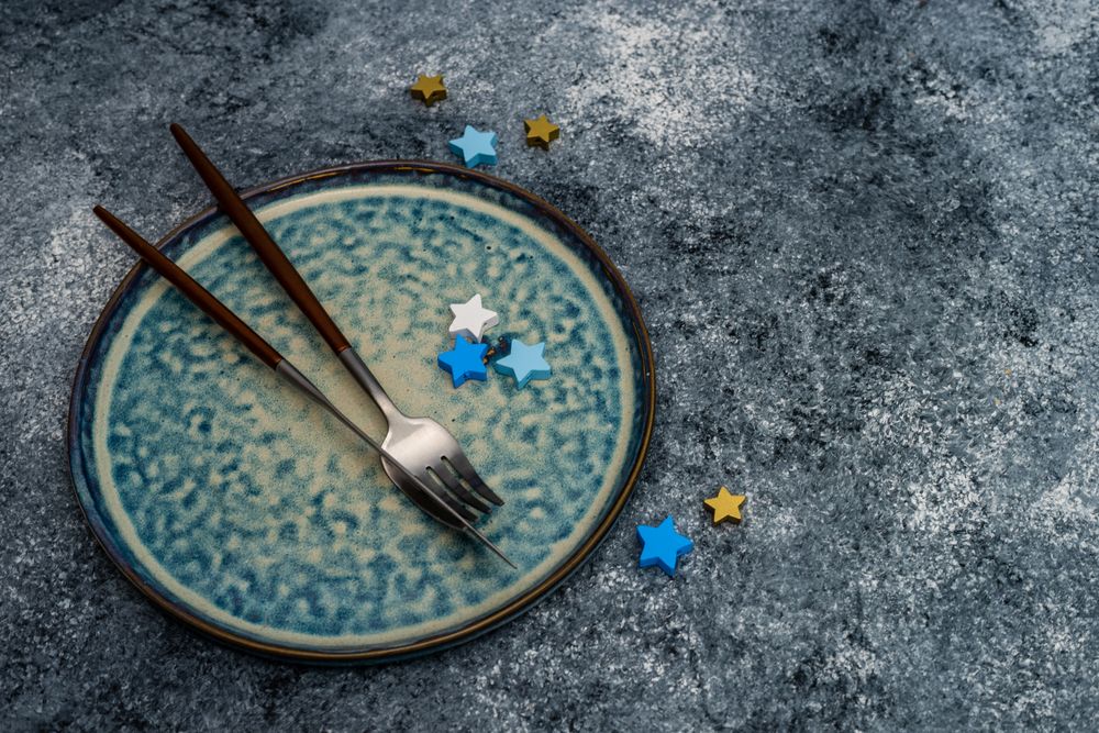 Christmas table setting of blue plate with star shapes