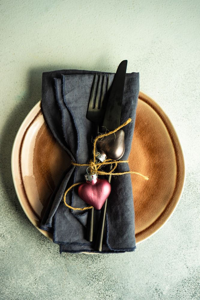 Christmas table setting with heart ornament
