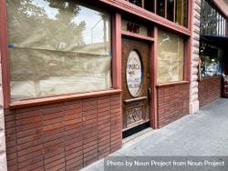 Brown paper covering the windows of restaurant closed for gathering restrictions 4Oda7b