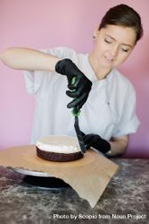 Female chef making a cake 5r1EM0