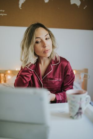 Woman sitting in bed with tablet