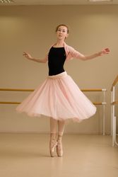 Ballet dancer spinning gracefully en pointe