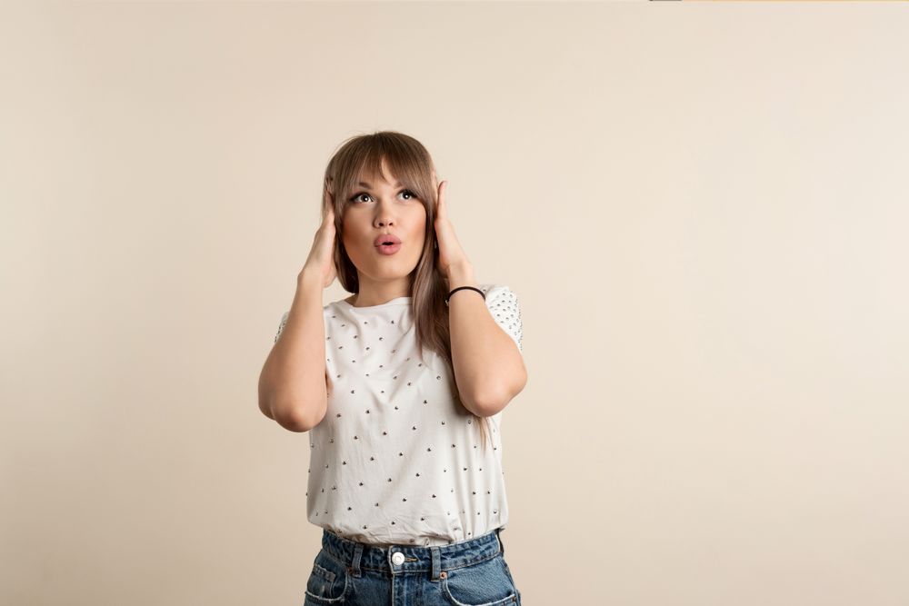 woman posing in pastel background