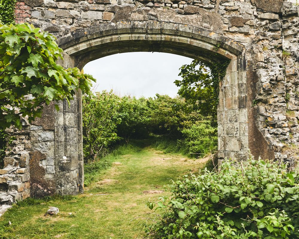 Arc in a country garden