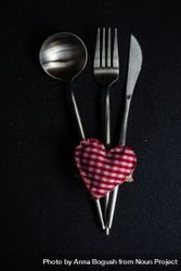 Dark cutlery set for St. Valentines day bxAAdj