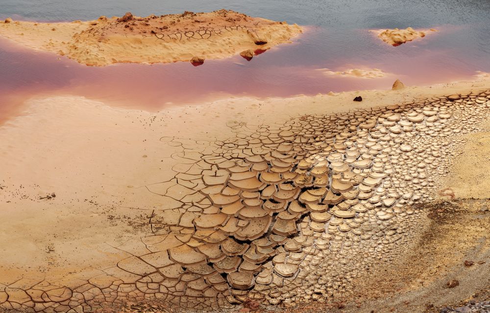Dry rock surface in cracks