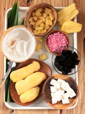 Top View Es Goyobod Ingredients