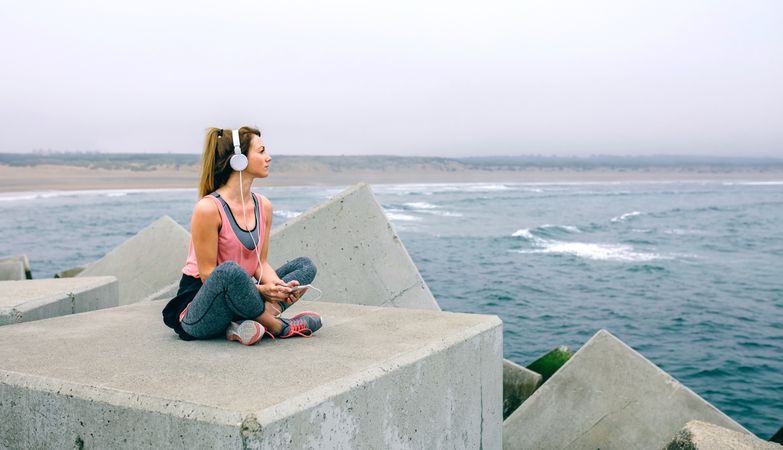 Sitting sportswoman watching the sea