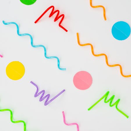 Multicolor geometric shapes pattern with straws