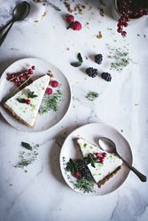 Lime pie with berries
