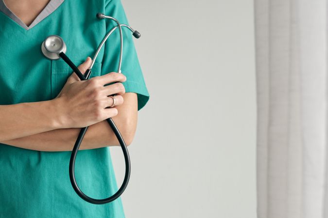 Faceless surgeon with crossed arms and stethoscope