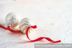 Snowy decor of baubles and red ribbon bYjQD0