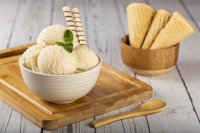 Bowl with vanilla ice cream balls.