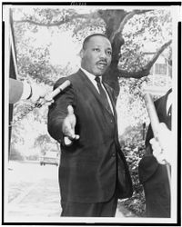 Rev. Martin Luther King at press conference 0KXj75