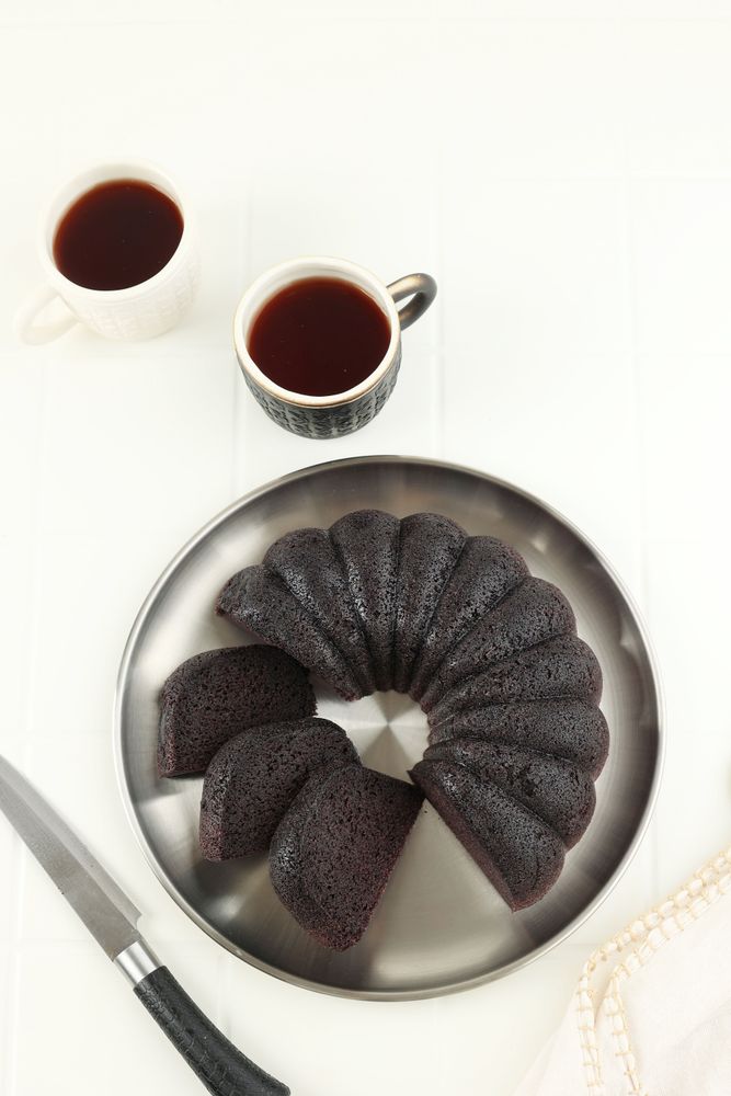Sticky rice cake with tea