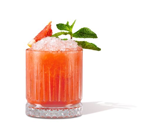Strawberry lemonade cocktail with ice mint