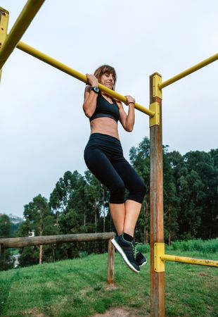 Female athlete doing pull up exercises