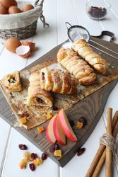 Strudels with apple and raisins