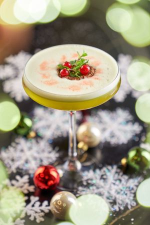 Kiwi cocktail on table with baubles
