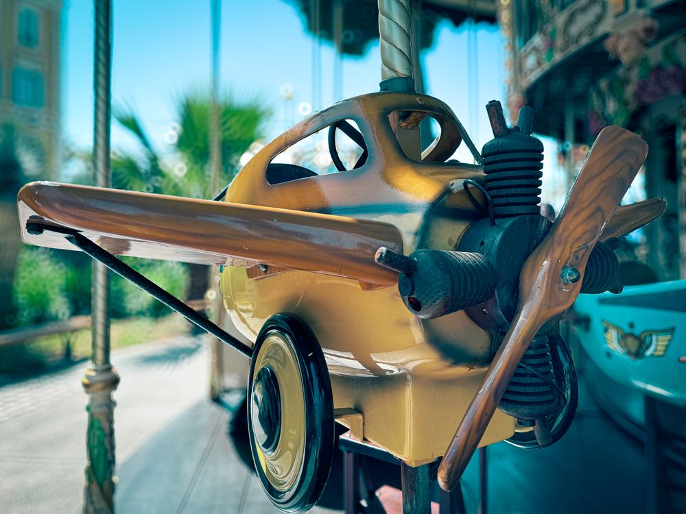propellar plane: Carousel 1900