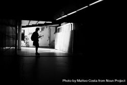 Silhouette of male skateboarding in tunnel 43o7j4
