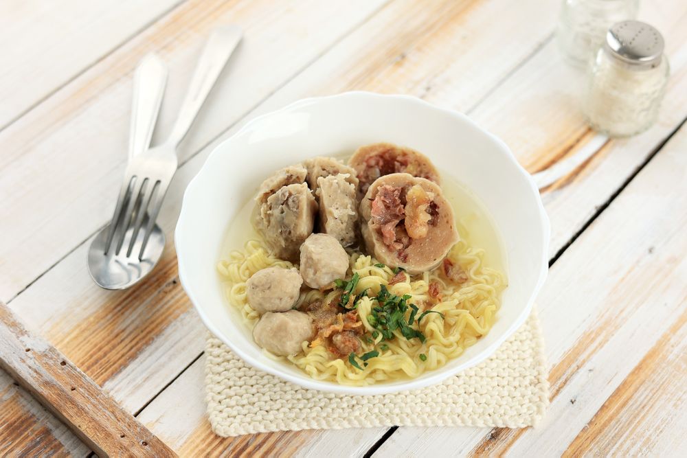 Mie Bakso Urat Cincang, Indonesian Meatball Soup with Yellow Noodles