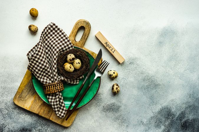 Easter table setting with decorative speckled quail eggs