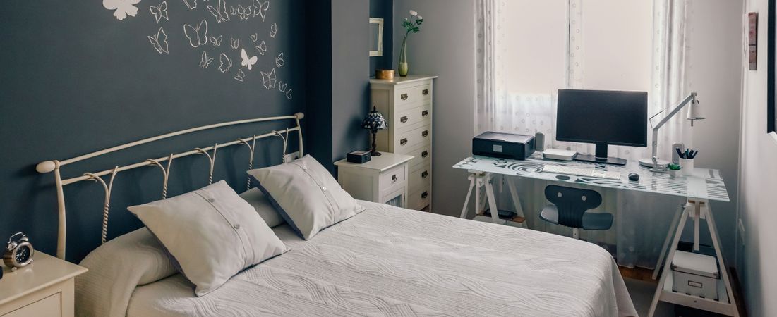 Double bedroom with home office