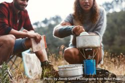 Adventurous young couple camping in the forest 5rjg25