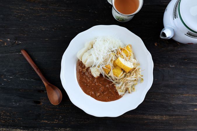 Ketoprak Tahu or Tofu Rhombus, Indonesian Food