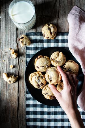 Plate with vegan cookies with chocolate chips