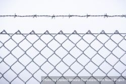 Wire fence frost-covered 0v7vo5