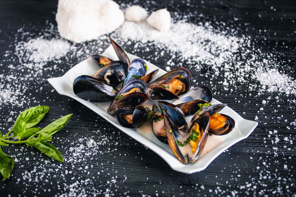 Steamed mussels with Thai sauce in plate