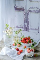 Dessert of ripe strawberries