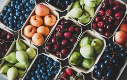Diagonal rows fresh fruit arranged together in eco-friendly boxed