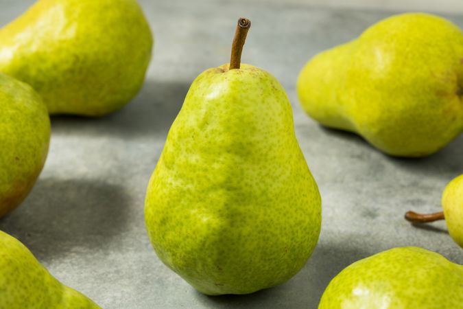 Raw Organic Green Bartlett Pears