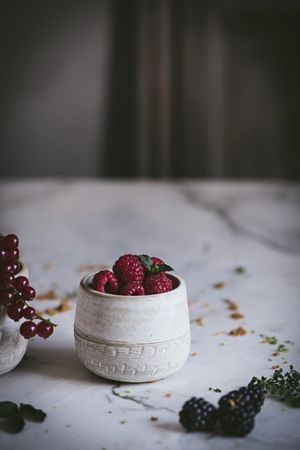 Lime pie with berries