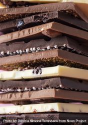 Chocolate bars in a pile, close-up bDKPy4
