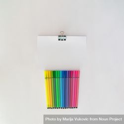 Row of colorful pens with notepaper and copy space 4mlYQ5