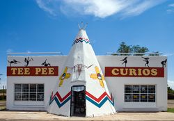 Tee Pee Curios Shop on Route 66 in Tucumcari, New Mexico B5amo5