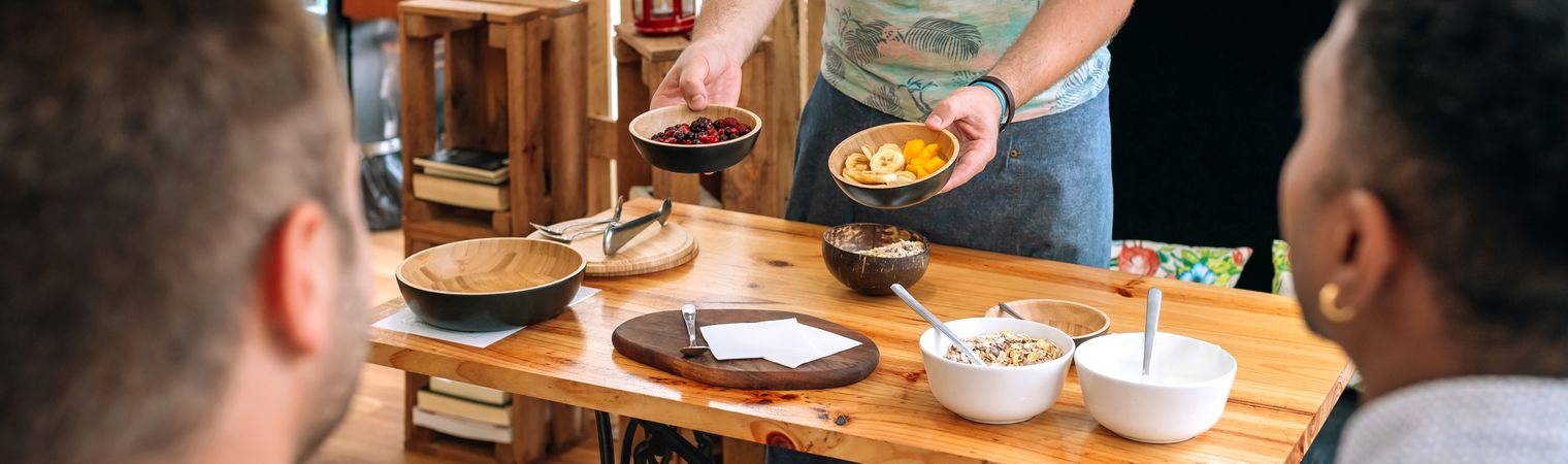 Unrecognizable cook giving a cooking workshop