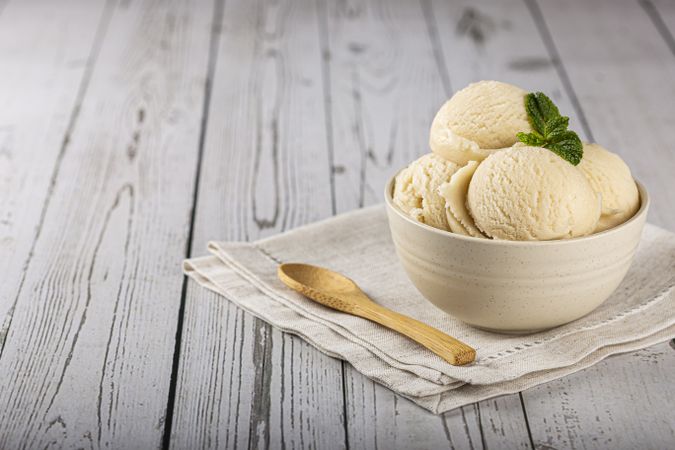 Bowl with vanilla ice cream balls.