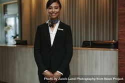 Female concierge ready to welcome guest 5lVjRN