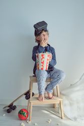 Preteen boy in VR headset on head eating popcorn